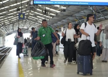 Di Balik Ramainya Angkutan Lebaran 2026, Ratusan Porter Hadir Berikan Kenyamanan di wilayah Daop 2 Bandung