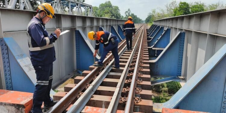 Pegawai KAI Tidak Libur Lebaran Demi Menjamin Kelancaran Mudik dan Pasokan Energi Nasional