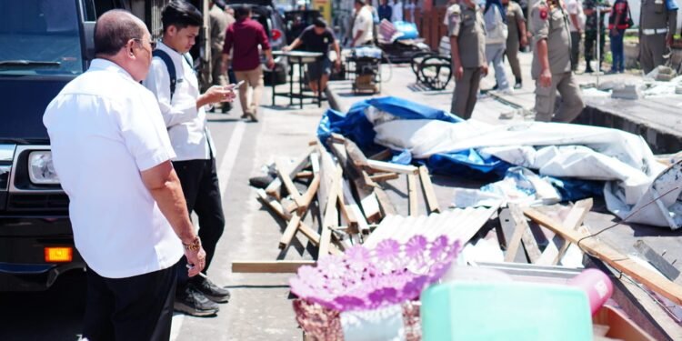 Benahi Estetika Kota, Pemkot Tertibkan Bangunan Semi Permanen di Atas Drainase Kawasan KC BTN Gorontalo