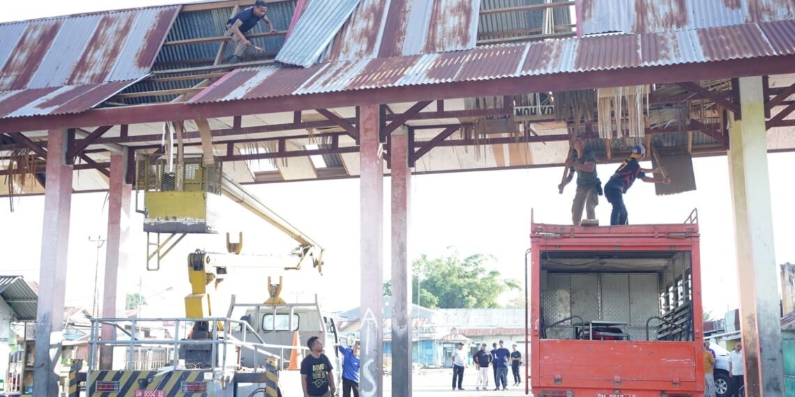 Eks Terminal Andalas Mulai Dibongkar, Aktivitas Miras dan Prostitusi Jadi Sorotan