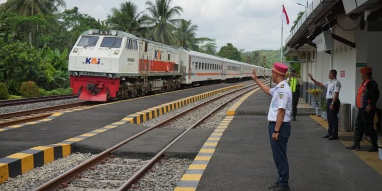 KAI Daop 2 Bandung Catat Kinerja Ketepatan Waktu KA Berangkat Pada Angkutan Lebaran 2026 Mencapai 99,80% Meningkat dari Angkutan Lebaran 2025, berikut 10 KA Favorit Pelanggan