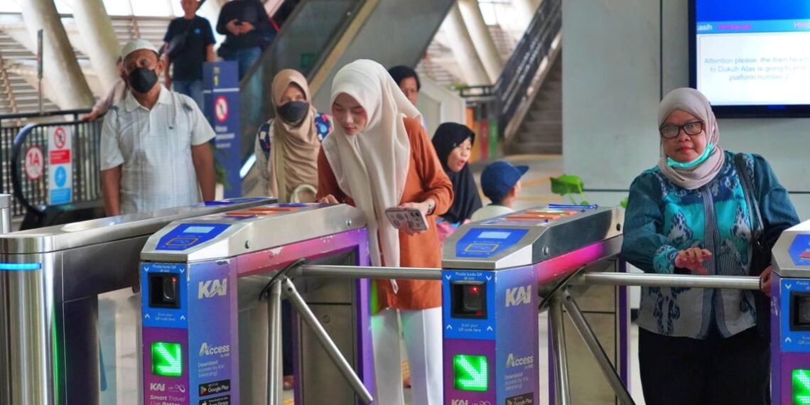 Hari Pertama WFH ASN, Pengguna LRT Jabodebek Turun 10 Persen, Layanan Tetap Optimal