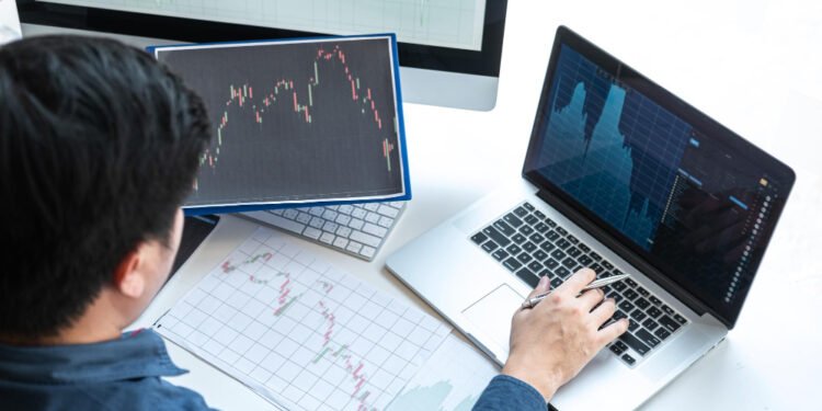 Pentingnya Regulasi dalam Melindungi Investor di Industri Keuangan