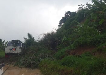 KA Ciremai Tertahan Longsor di Petak Jalan Maswati – Sasaksaat, KAI Daop 2 Bandung Sampaikan Permohonan Maaf dan Kerahkan Tim Tanggap Darurat