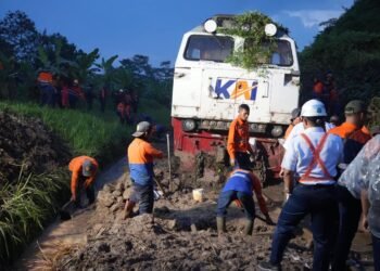 Seluruh Penumpang dan Crew KA Ciremai Dipastikan Selamat Pasca Longsoran di Petak Maswati – Sasaksaat, KAI Daop 2 Bandung Sampaikan Permohonan Maaf ke Seluruh Pelanggan Terdampak