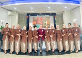 Peringati Hari Kartini, Pekerja BRI Branch Office Kalimalang Tampil Anggun dengan Busana Nasional