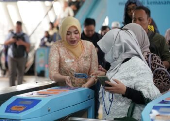 Kartini di Lintas Rel: Petugas LRT Jabodebek Berkebaya, Ajak Masyarakat Rayakan Emansipasi di Transportasi Publik