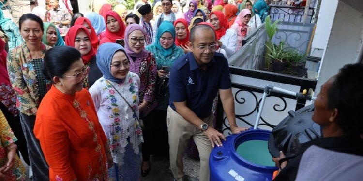 Sambut Hari Kartini, PAM JAYA dan TP PKK Bagi Toren Air Gratis kepada Para Ibu Pejuang Keluarga