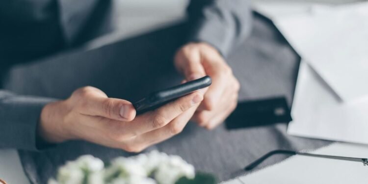 E-Wallet Makin Jadi Andalan: Cara Kerja, Tren Pengguna, dan Biayanya