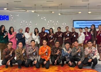 Peringati Hari Kartini, Frontliner BRI Kantor Cabang Khusus Tampil Beda dengan Pakaian Nasional