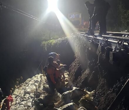 Hujan Deras Kembali Gerus Jalur KA di Petak Cibeber–Lampegan, Perjalanan KA Siliwangi Dibatalkan Demi Keselamatan