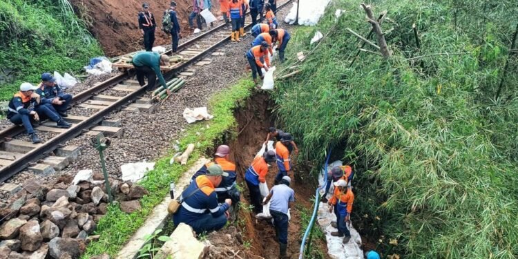 Perbaikan Gogosan Dikebut, KAI Daop 2 Bandung Targetkan Esok Hari Operasional KA Siliwangi Kembali Normal