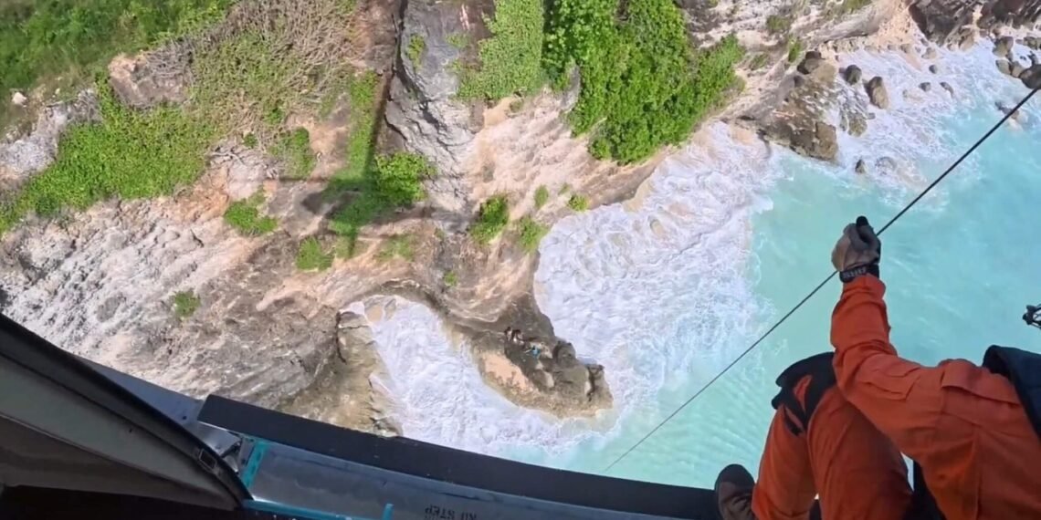 Misi Pertama FINNS Search & Rescue Berhasil Evakuasi Darurat Dua Warga Australia dari Sumba Terpencil