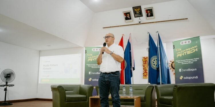 Masih Maraknya Pinjol Ilegal, Adapundi Berikan Literasi dan Inklusi Keuangan pada Mahasiswa dan UMKM di Bali