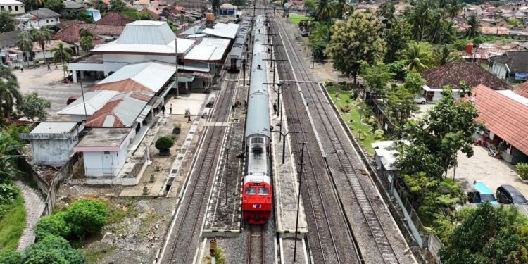 Kejadian Perlintasan Meningkat di 2025, KAI Divre IV Tanjungkarang Ajak Masyarakat Tertib di Perlintasan dan Tidak Beraktivitas di Jalur KA