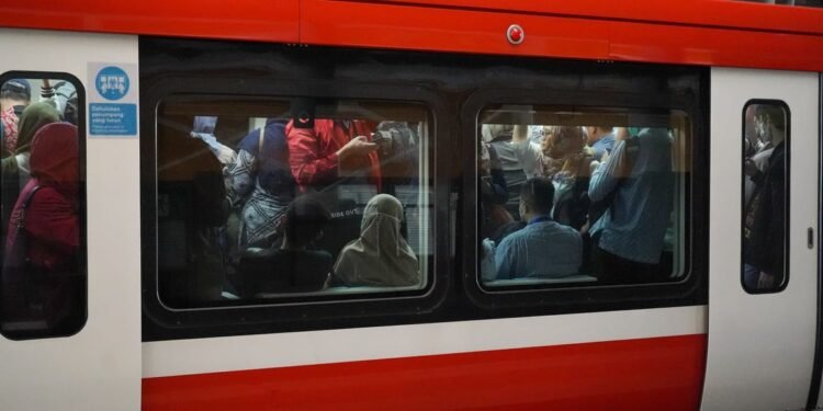 LRT Jabodebek Dukung Mobilitas Masyarakat Selama Penyesuaian Operasional Perjalanan Kereta di kawasan Bekasi