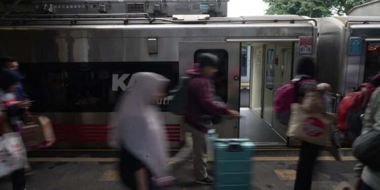 KAI Daop 2 Bandung Catat Okupansi Angkutan Lebaran 2026 Melebihi 1% dari Program, Meningkat 5% dari Tahun Lalu, dengan Relasi Favorit Didominasi Tujuan Jakarta dan Jawa Tengah