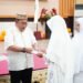Lepas JCH Korpri Kota Gorontalo, Walikota Adhan Serahkan Uang Saku Untuk Jamaah