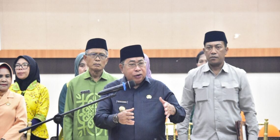 43 Pejabat Administrator dan Kepsek Dilantik dan Diambil Sumpah Jabatan Oleh Walikota