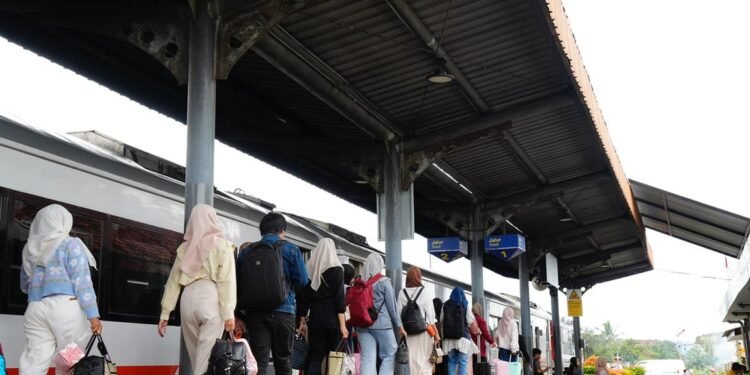 Libur Panjang Hari Buruh Internasional, KAI Divre IV Tanjungkarang Layani 11.967 Penumpang