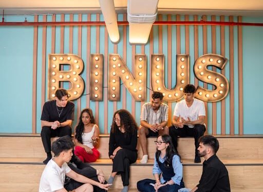 Perbandingan Kampus S1 International vs Branch Campus: Keunggulan Program S1 International di Indonesia