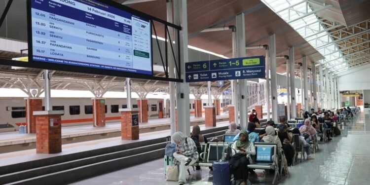 KAI Daop 2 Bandung Himbau Pelanggan Datang Lebih Awal ke Stasiun, Antisipasi Kepadatan Arus Lalu Lintas Saat Kirab Budaya Milangkala Tatar Sunda 2026