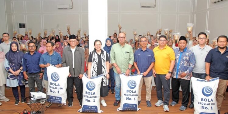 Kolaborasi FKS Group dan PT Pelindo Multi Terminal dalam Mendorong UMKM Surabaya Naik Kelas Lewat Inovasi Pangan Kedelai yang Berkelanjutan