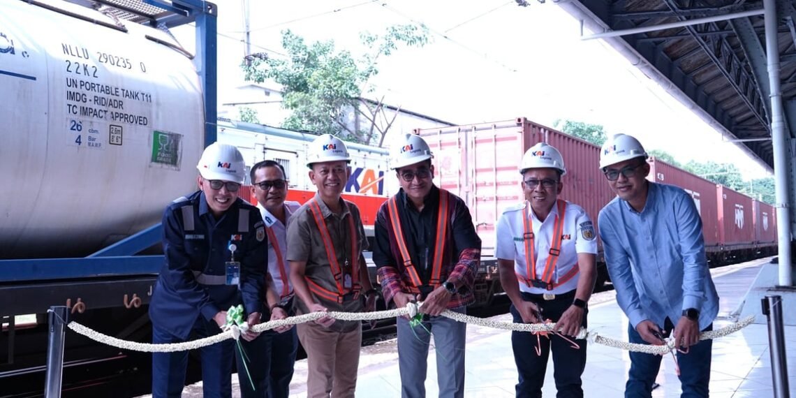 Moda Kereta Api Makin Bersaing, KAI Logistik Luncurkan 2 Rangkaian KA Kontainer Baru