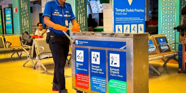 Mulai dari Stasiun Pasar Senen, KAI Daop 1 Jakarta Bangun Budaya Pilah Sampah Bersama Pelanggan