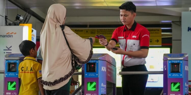 Pengguna LRT Jabodebek Tembus 139 Ribu Saat Long Weekend May Day, Jadi Tulang Punggung Mobilitas Liburan
