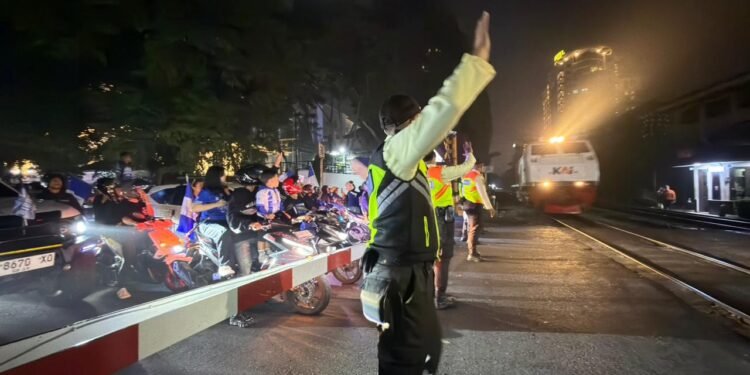 Antisipasi Pawai Kemenangan PERSIB, KAI Daop 2 Bandung Imbau Pelanggan Datang Lebih Awal ke Stasiun