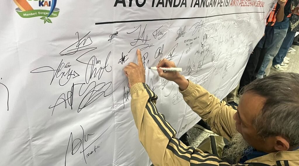 KAI Daop 1 Jakarta Gandeng Komunitas Sadululur Sepoor Gelar Kampanye Anti Pelecehan Seksual di Stasiun Manggarai