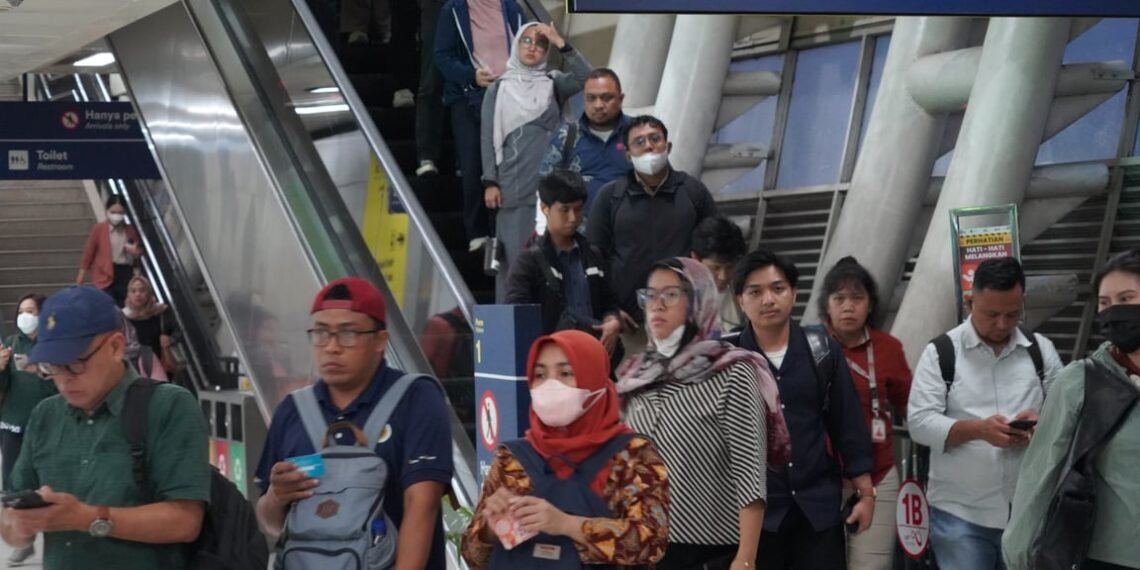 KAI Akomodir Kebutuhan Pengguna LRT Jabodebek di Libur Nasional dan Weekday