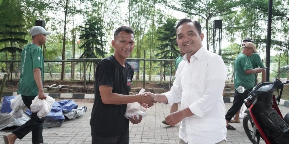 Momen Iduladha, LRT Jabodebek Distribusikan Daging Kurban kepada Warga & Yayasan Sekitar Operasional