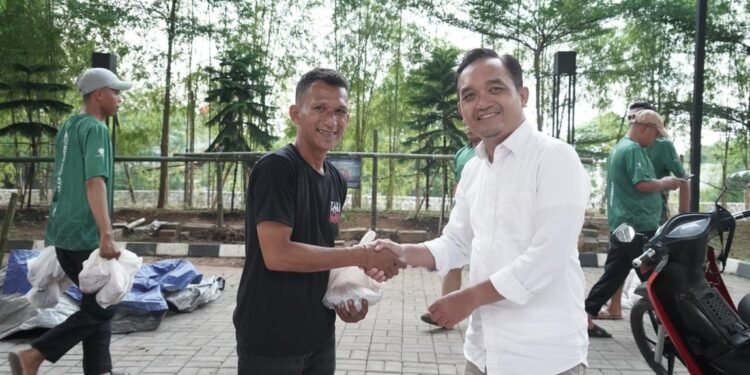 Momen Iduladha, LRT Jabodebek Distribusikan Daging Kurban kepada Warga & Yayasan Sekitar Operasional