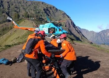 Helikopter FINNS Search & Rescue berhasil evakuasi wisatawan terluka dari Gunung Rinjani
