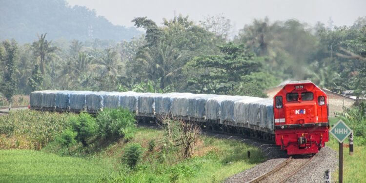 Distribusi Logistik Kian Menguat, Kinerja KAI Logistik Bulan April Tumbuh 11%