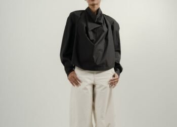 STYLE GUIDE: The Black Edit – Mendefinisikan Ulang Seragam Minimalis Modern