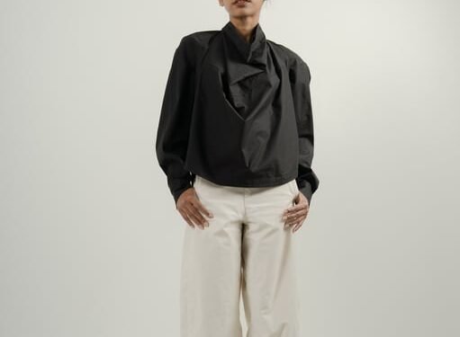 STYLE GUIDE: The Black Edit – Mendefinisikan Ulang Seragam Minimalis Modern