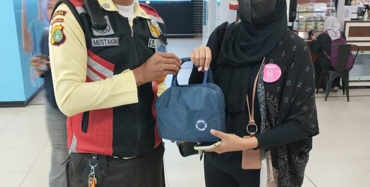Mobilitas Tinggi Picu Kelalaian, Puluhan Barang Tertinggal Setiap Hari di LRT Jabodebek