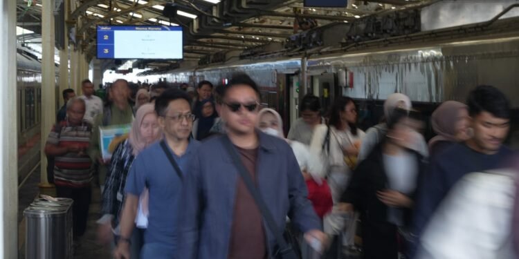 KAI Daop 2 Bandung Layani Hampir 75ribu Pelanggan Selama Libur Panjang May Day, Okupansi KA Capai 107,3%