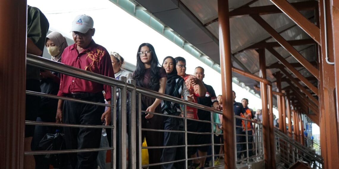 KAI Bandara Layani 78.226 Penumpang Selama Libur May Day 2025, Ajak Masyarakat Tertib Saat Melintas Perlintasan