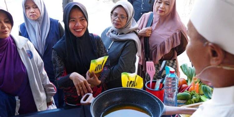 Holding Perkebunan Nusantara Perluas Akses Minyak Goreng Terjangkau, 600 Kemasan Ludes dalam Sejam di Bazar PT INL