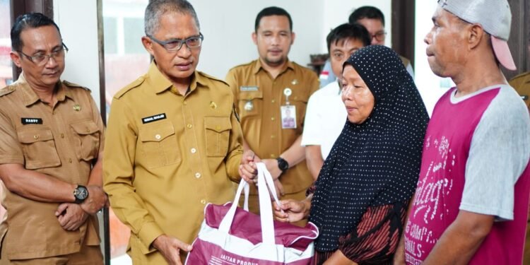 Pemkot Gercep, Serahkan Bantuan Untuk Korban Kebakaran Di Wumialo