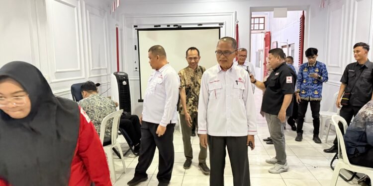 Sekda Ismail Tinjau Pelaksanaan Donor Darah yang Digelar PMI Kota Gorontalo