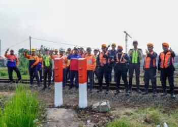 KAI Bersama Unsur Kewilayahan Perkuat Keselamatan dengan Penataan Akses Jalur Kereta di Kampung Cipondang
