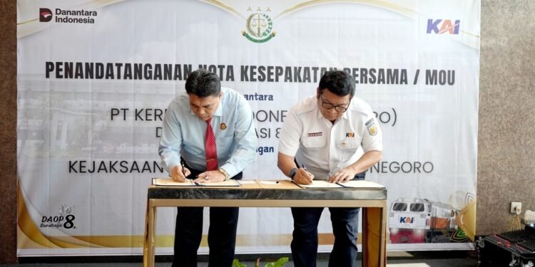 Perkuat Sinergi Perlindungan Aset Negara dan Kepastian Hukum, KAI Daop 8 Surabaya dan Kejari Bojonegoro Tandatangani MoU