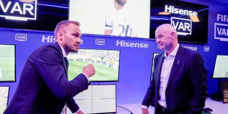 Hisense TV RGB-MiniLED Jadi Layar Resmi IBC Piala Dunia FIFA 2026™: Presiden FIFA Uji Langsung Sistem VAR