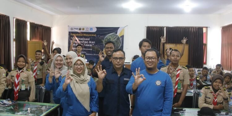 PENTINGNYA KELESTARIAN IKAN LOKAL AIR TAWAR, TIM PENGABDIAN MASYARAKAT AKUAKULTUR FIKKIA GENCARKAN EDUKASI PEMBENIHAN DI SMKN 1 GLAGAH BANYUWANGI