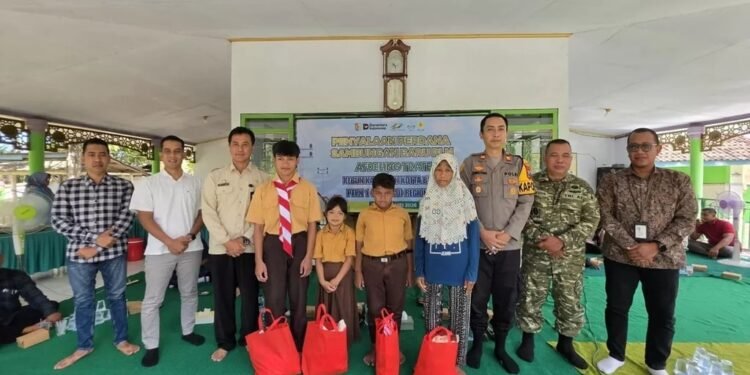 Dukung Infrastruktur Dasar Masyarakat, Holding Perkebunan Nusantara melalui PTPN I Regional 5 Terangi 101 Rumah Warga di Jember